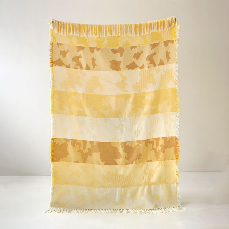 Heritage_Throw_yellow_miljøbilde_Plesner_Patterns