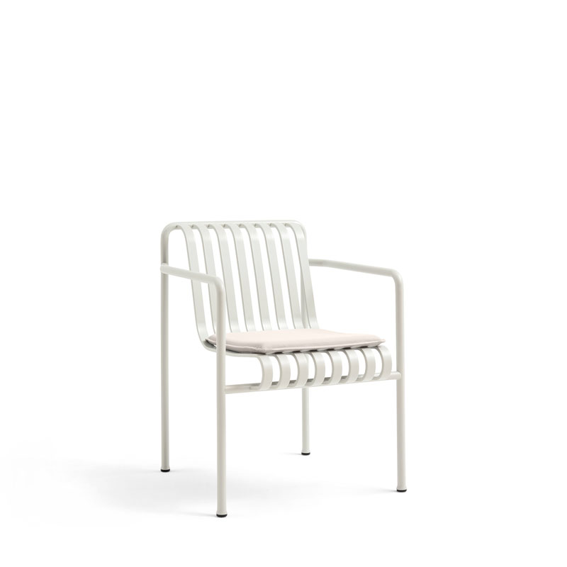 Palissade_dining_armchair_seat_cushon_cream_white_produktbilde_fra_HAY