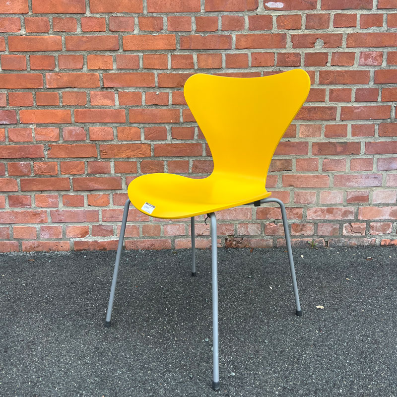 SERIE 7 lakkert true yellow | Utstillingsmodell