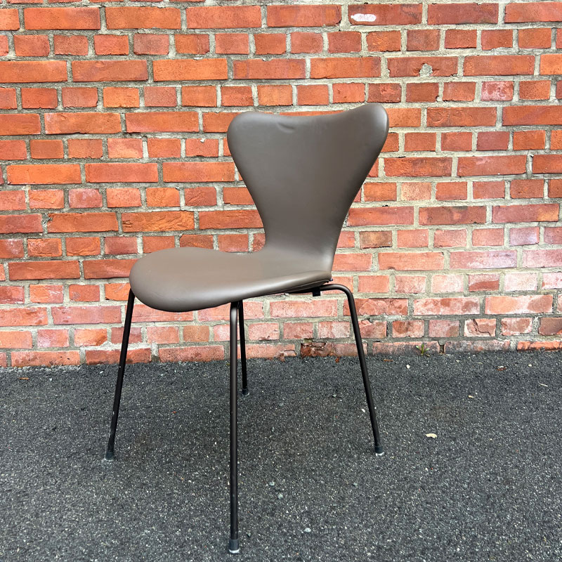 Serie 7 fullpolstret skinn | Utstillinlsmodell