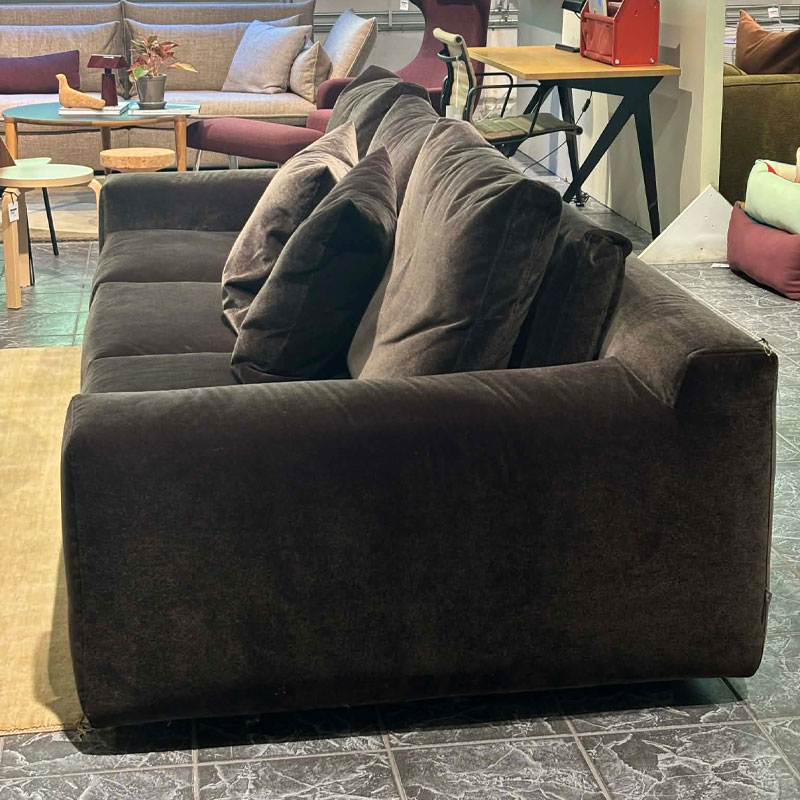 aton sofa selges fra utstillingen