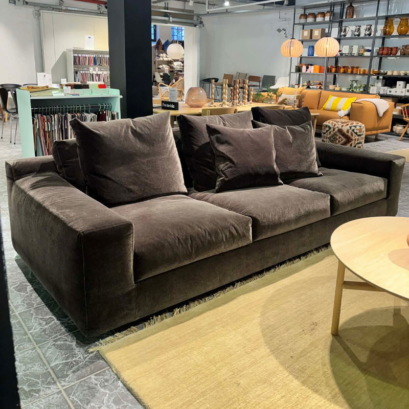 aton sofa selges fra utstillingen