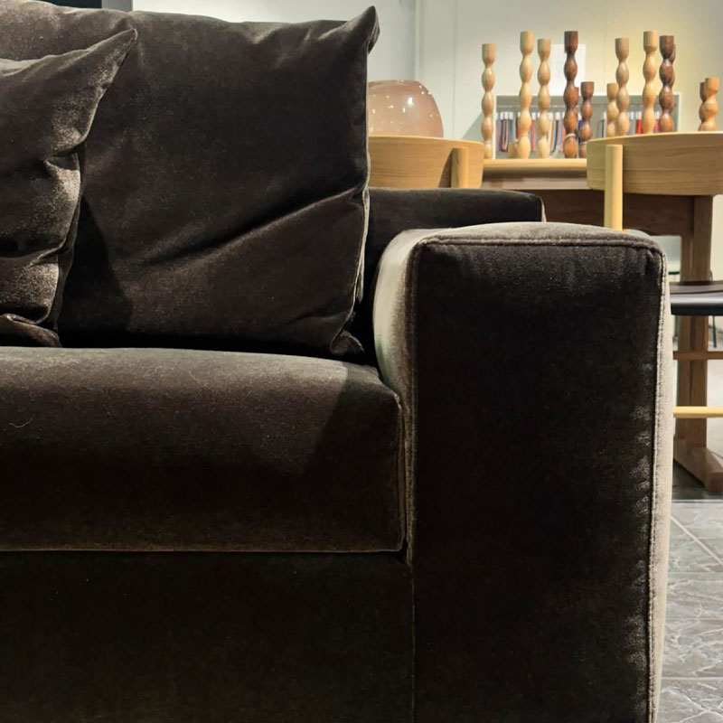 aton sofa selges fra utstillingen