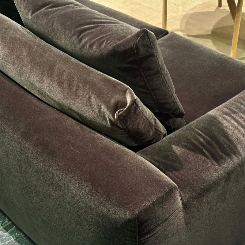 aton sofa selges fra utstillingen
