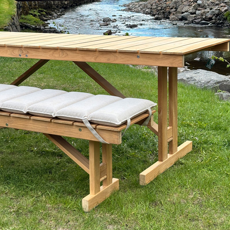 bm1771 spisebord og benk i teak fra carl hansen
