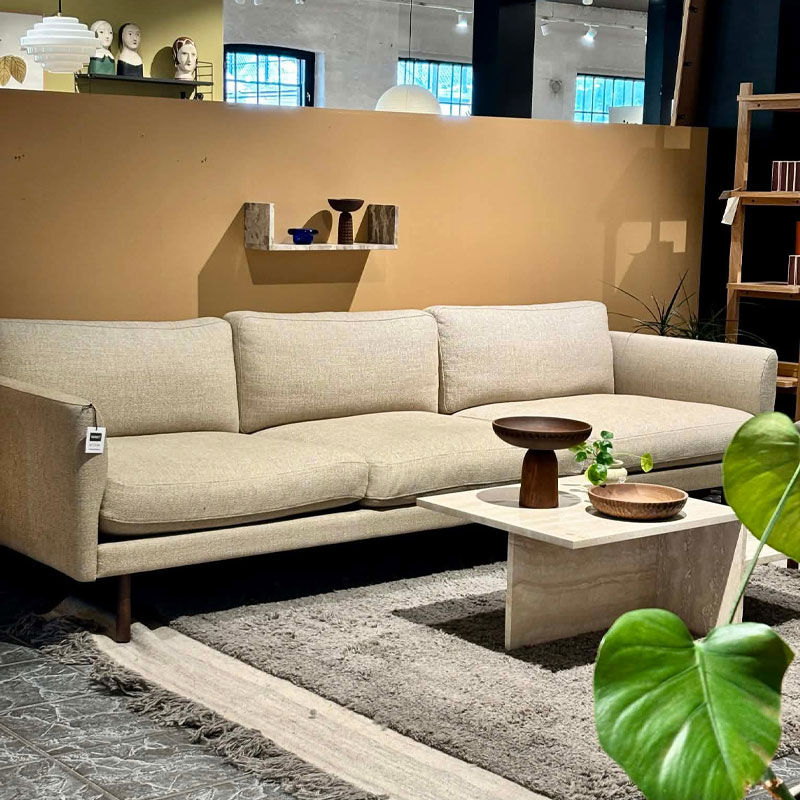 Calmo 3-seter sofa selges fra utstillingen