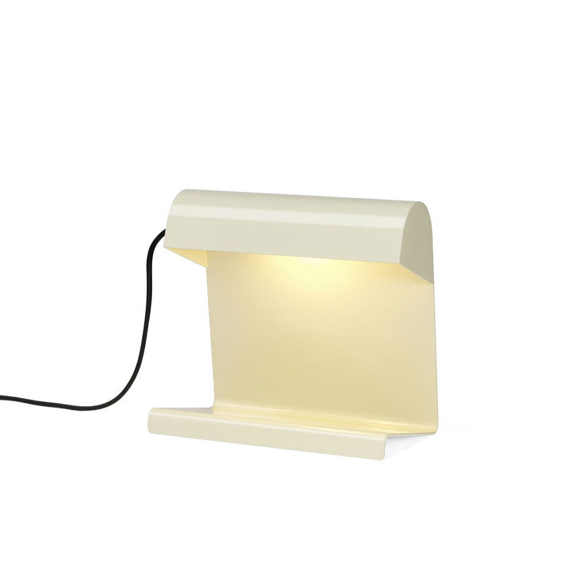 lampe de bureau i kremfarget fra vitra