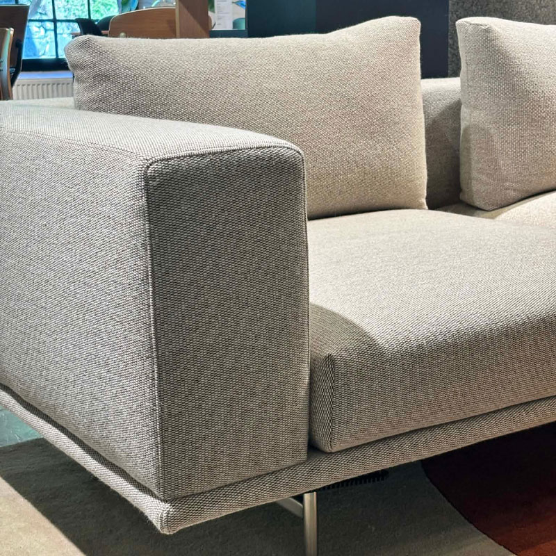 loft sofa selges fra utstillingen