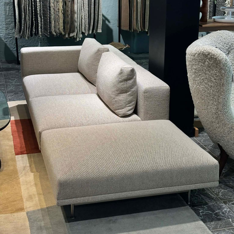 loft sofa selges fra utstillingen