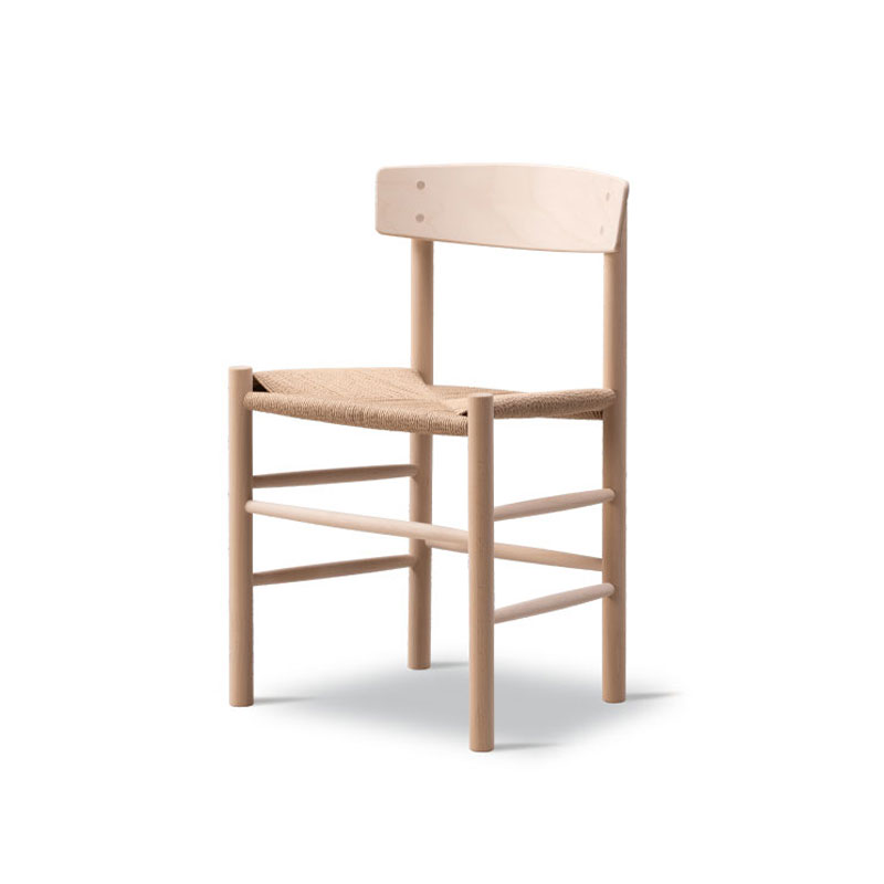 J39_spisestol_heritage_såpet_lakket_bøk_Produktbilde_profil_fra_fredericia