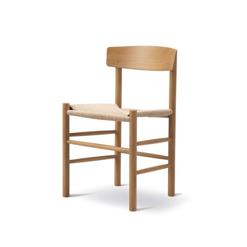 J39_spisestol_heritage_vintage_lakket_bøk_Produktbilde_front_fra_fredericia