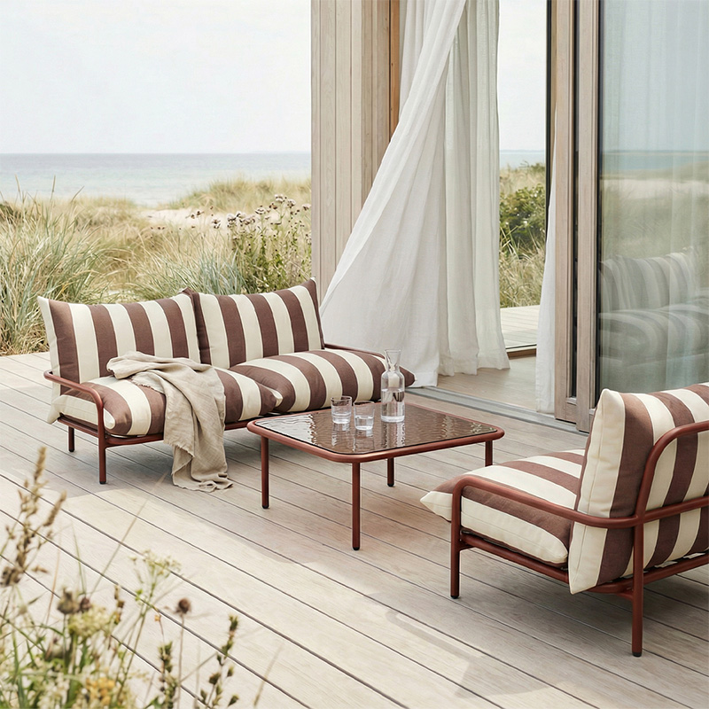 Mollis-Renesse Chestnut-sofa-2-seter-Mollis coffee table-Sack it-verket interiør-hagemøbler-skandinavisk-miljøbilde