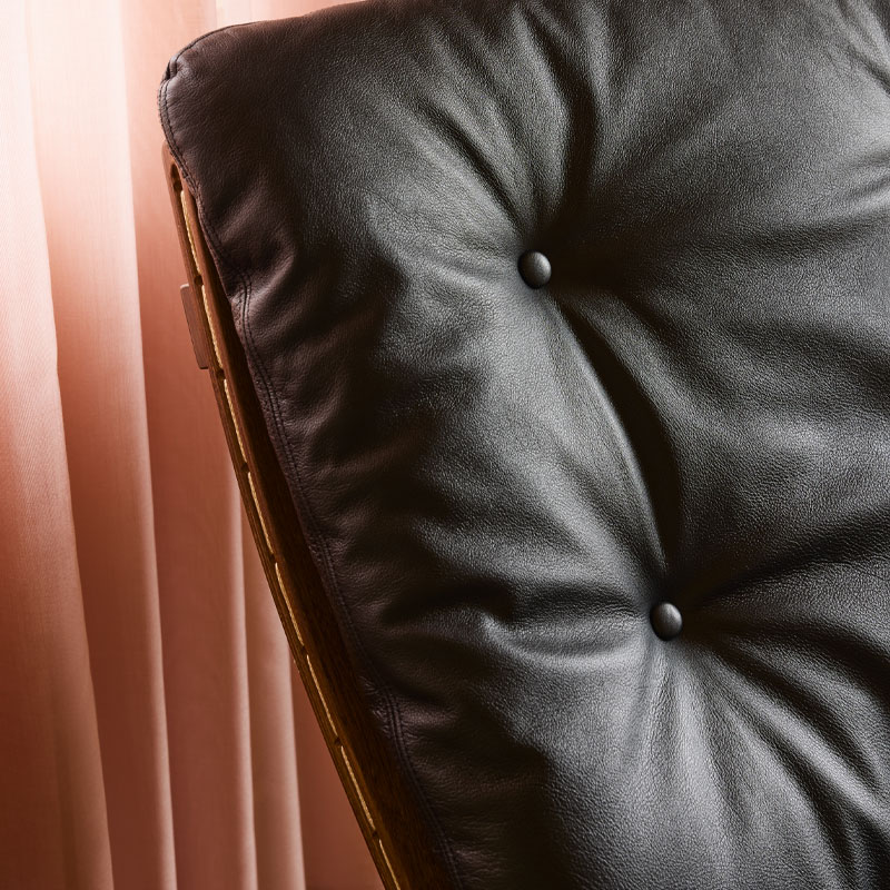 Siesta_Classic_sort_norsk_primiumskinn_nærbilde_01