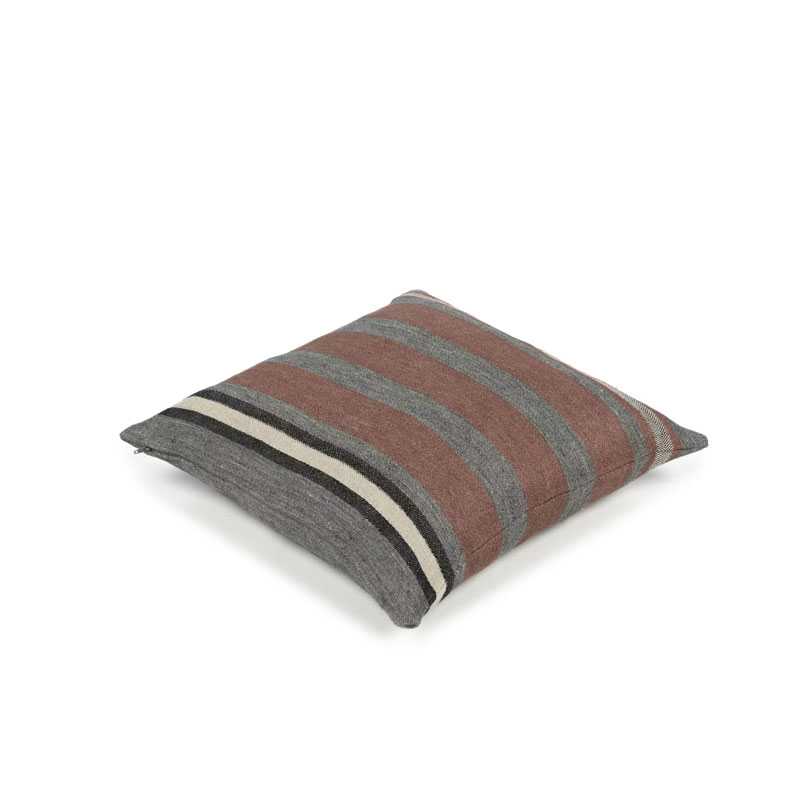 the_belgian_pillow_sienna_stripe_50x50_produktbilde_side_libeco