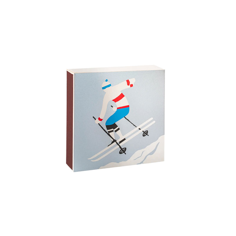 fyrstikker_skiløper_forside_produktbilde_med_lokk_archivist_gallery