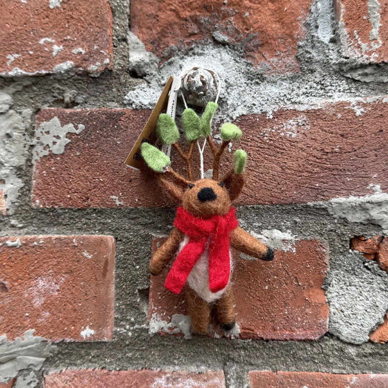 Juleornament_deer_with_treetop_a_world_of_craft