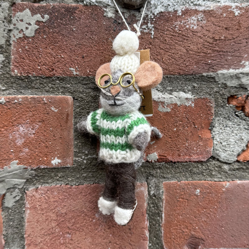 Juleornament_grandpa_with_slippers_fra_a_world_of_craft