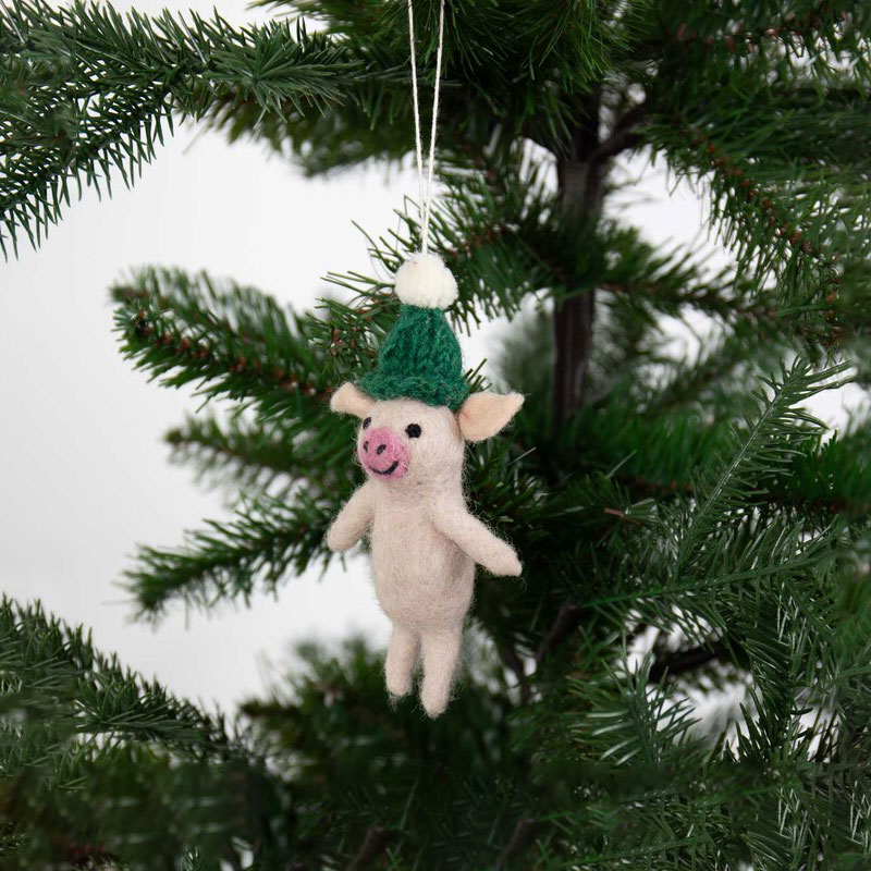 Juleornament_pig_with_green_top_hat_a_world_of_craft